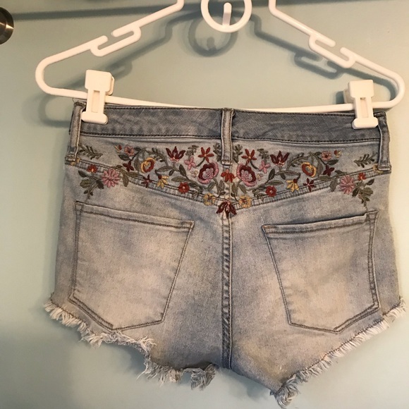 Mossimo flower embroidered high rise jean shorts - Picture 4 of 6